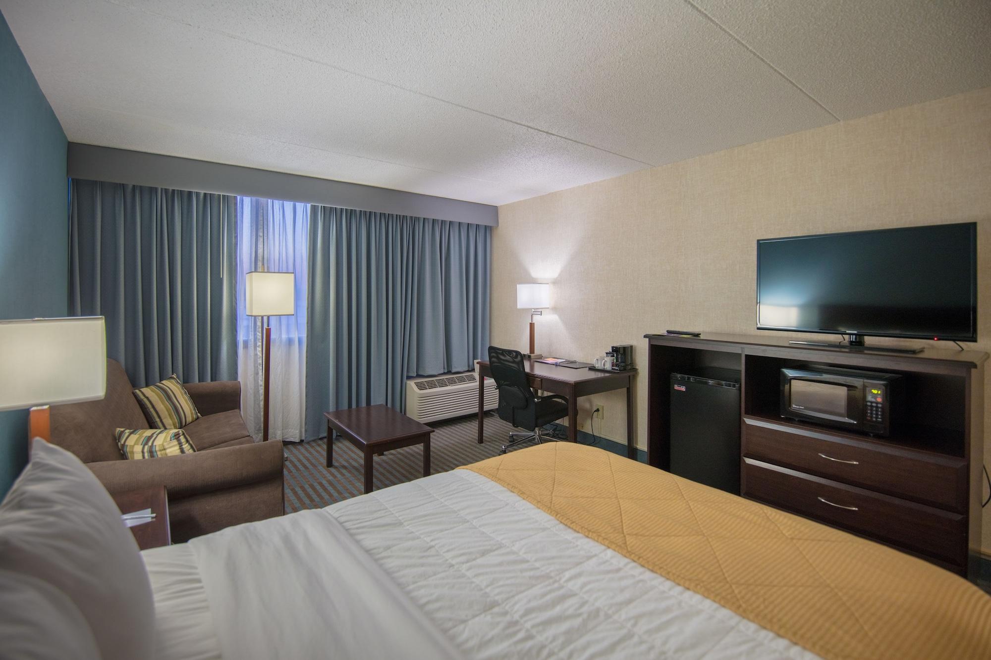 Ramada By Wyndham Cedar Rapids Otel Dış mekan fotoğraf