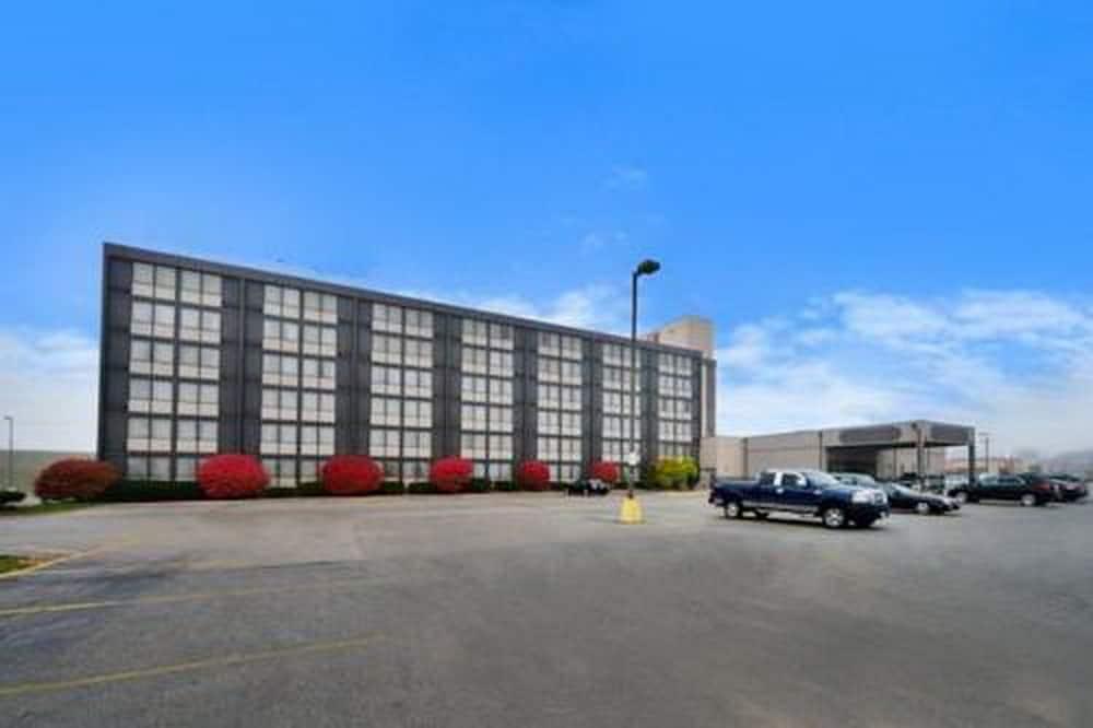Ramada By Wyndham Cedar Rapids Otel Dış mekan fotoğraf