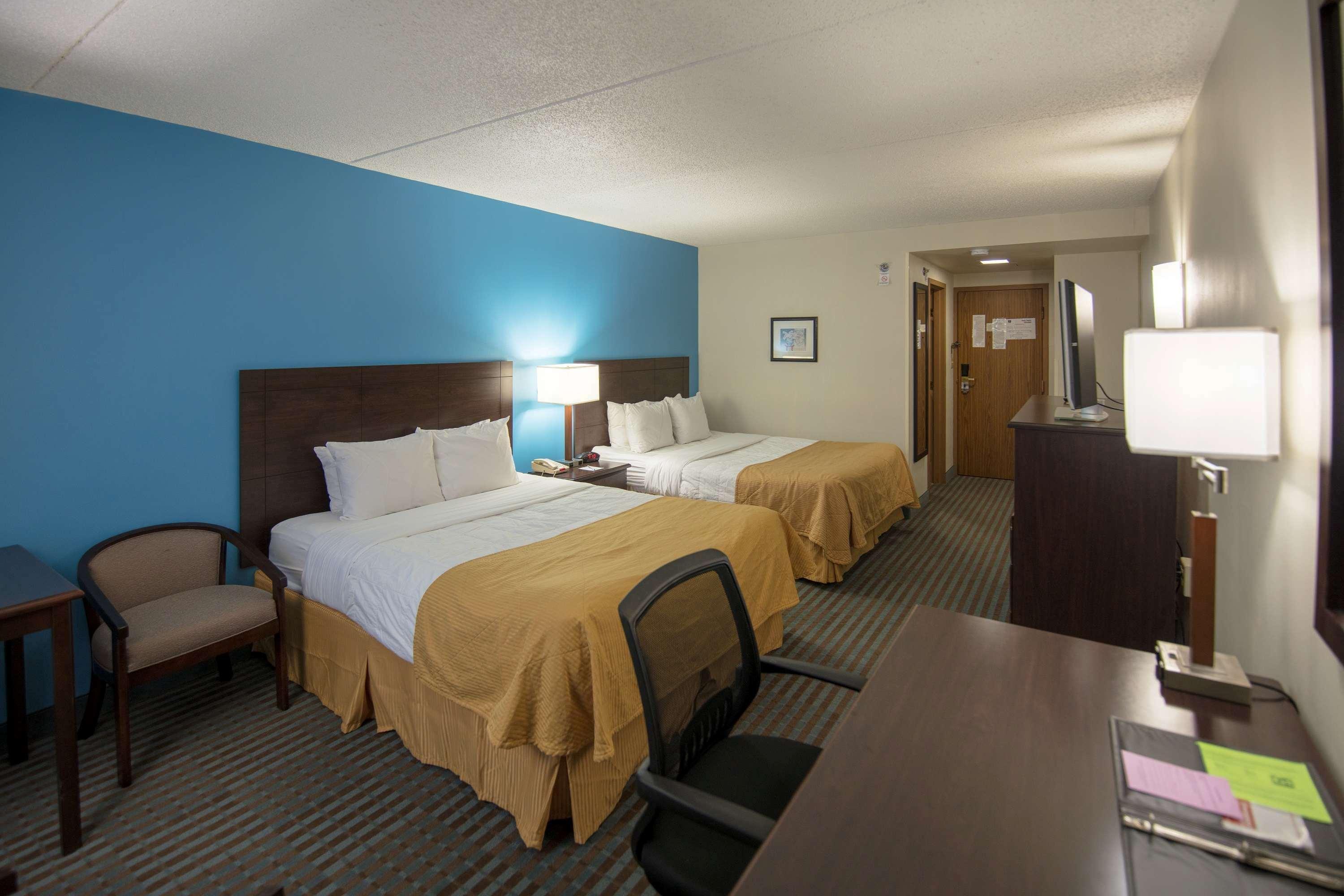 Ramada By Wyndham Cedar Rapids Otel Dış mekan fotoğraf