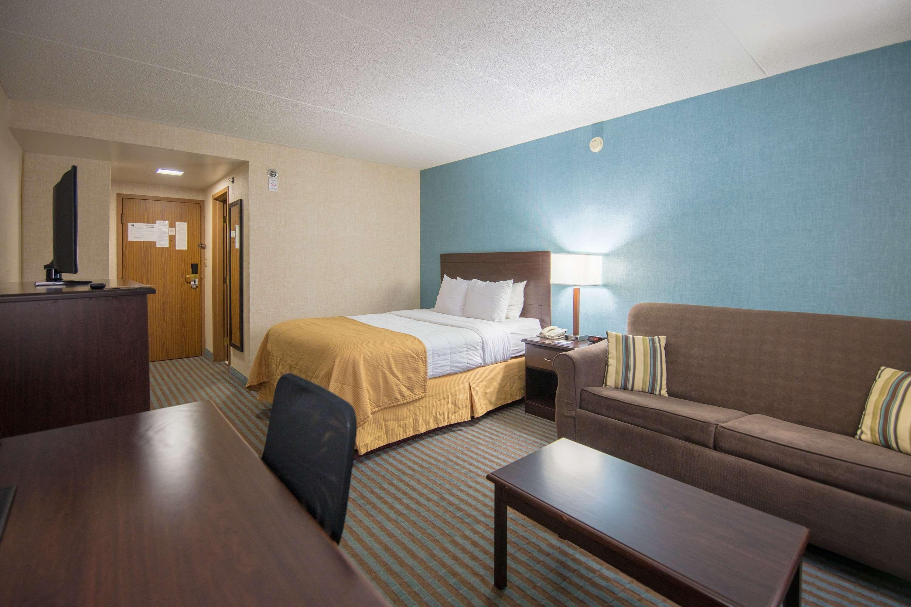 Ramada By Wyndham Cedar Rapids Otel Dış mekan fotoğraf