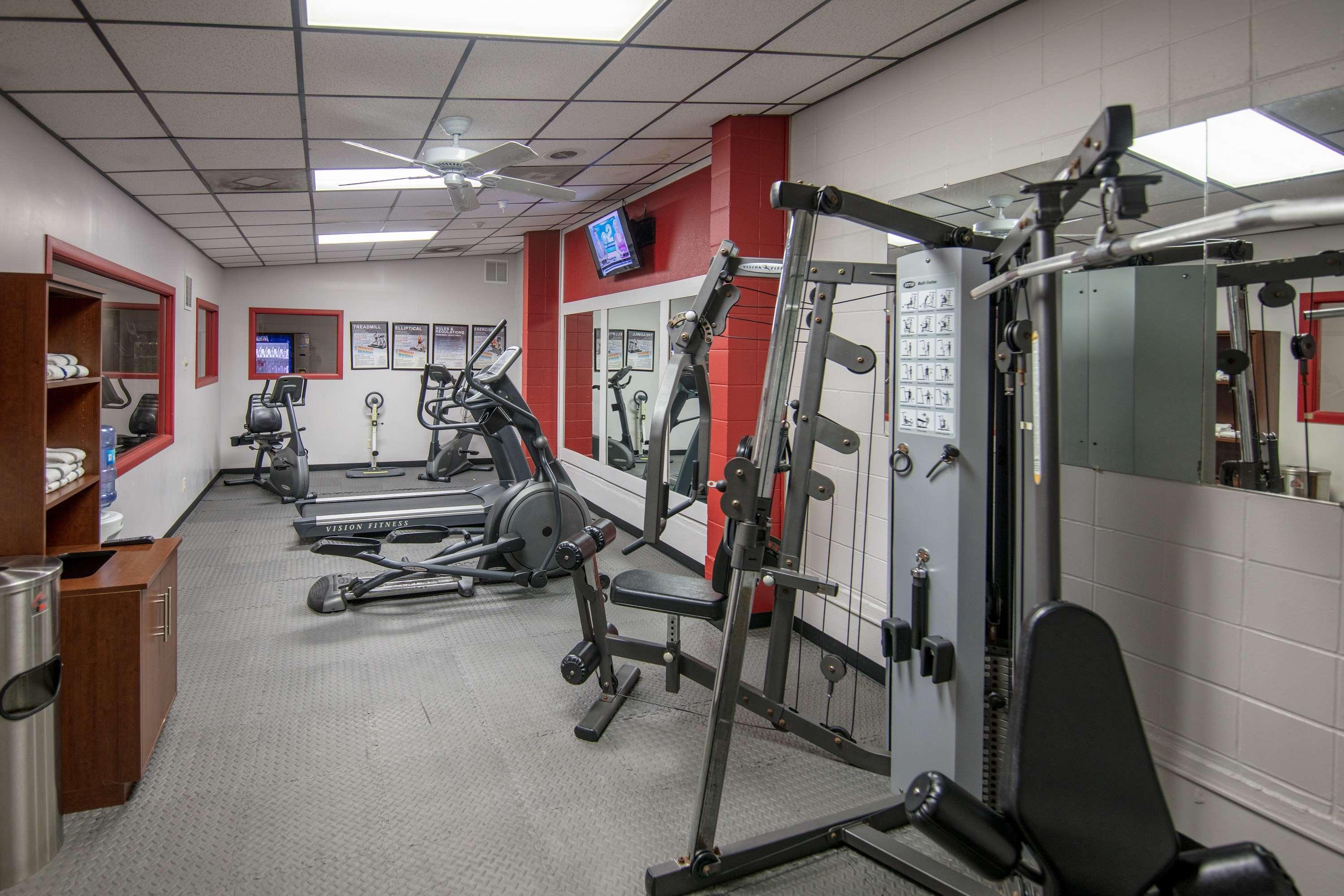 Ramada By Wyndham Cedar Rapids Otel Dış mekan fotoğraf