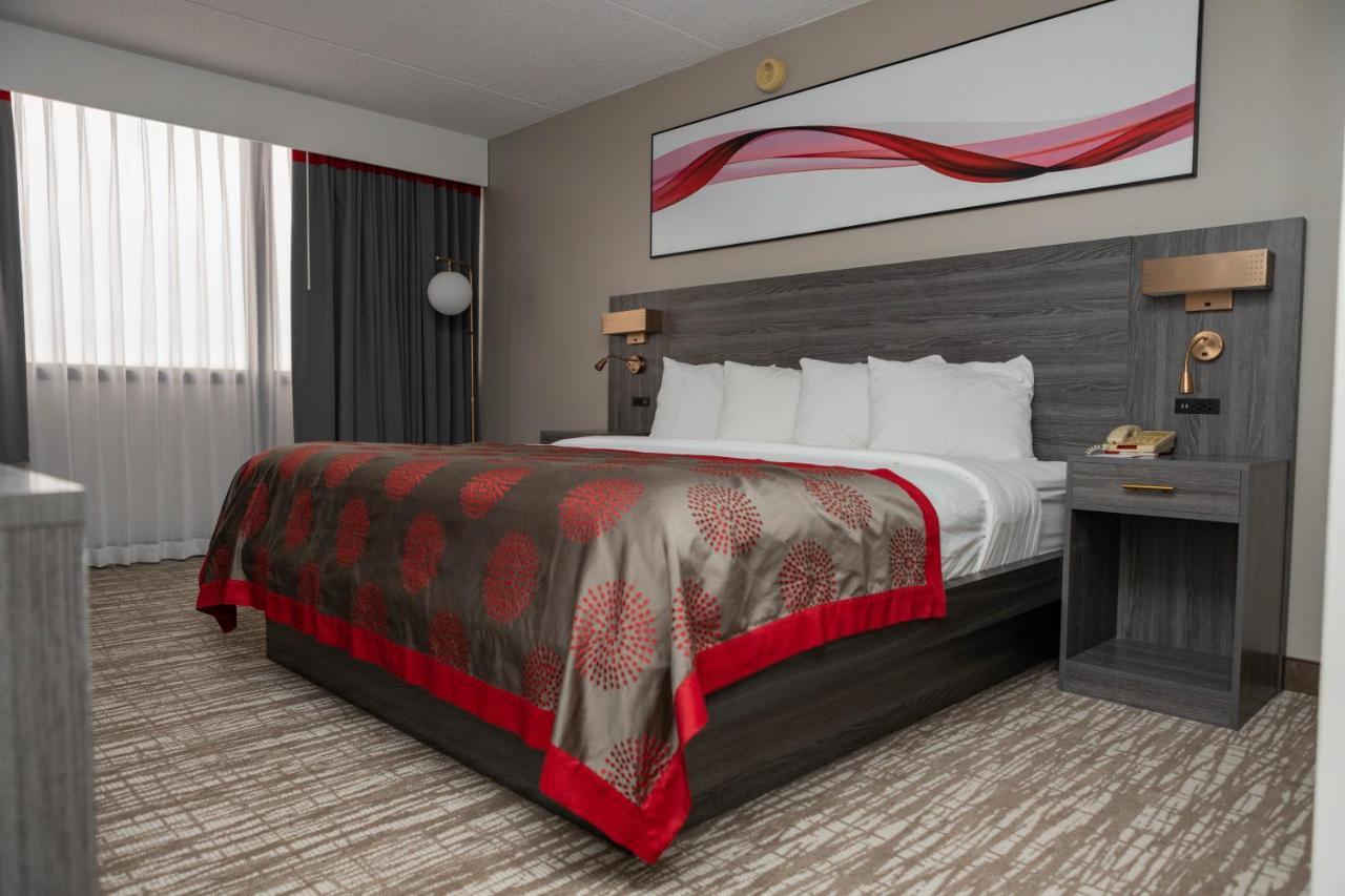 Ramada By Wyndham Cedar Rapids Otel Dış mekan fotoğraf