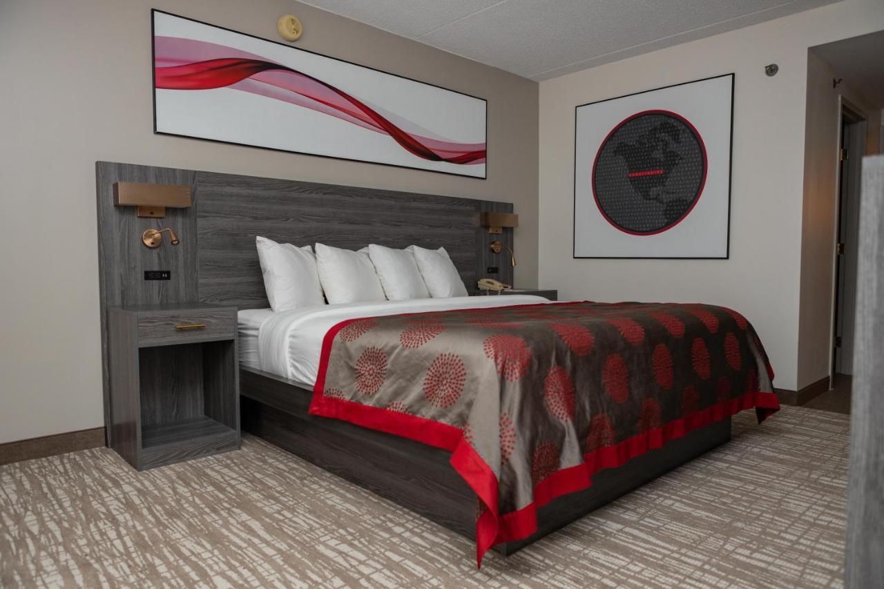 Ramada By Wyndham Cedar Rapids Otel Dış mekan fotoğraf