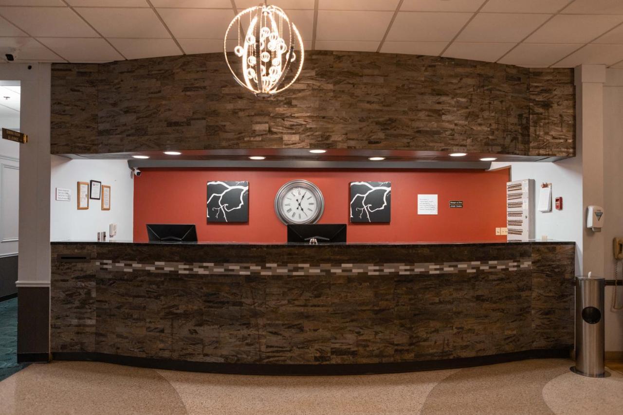 Ramada By Wyndham Cedar Rapids Otel Dış mekan fotoğraf