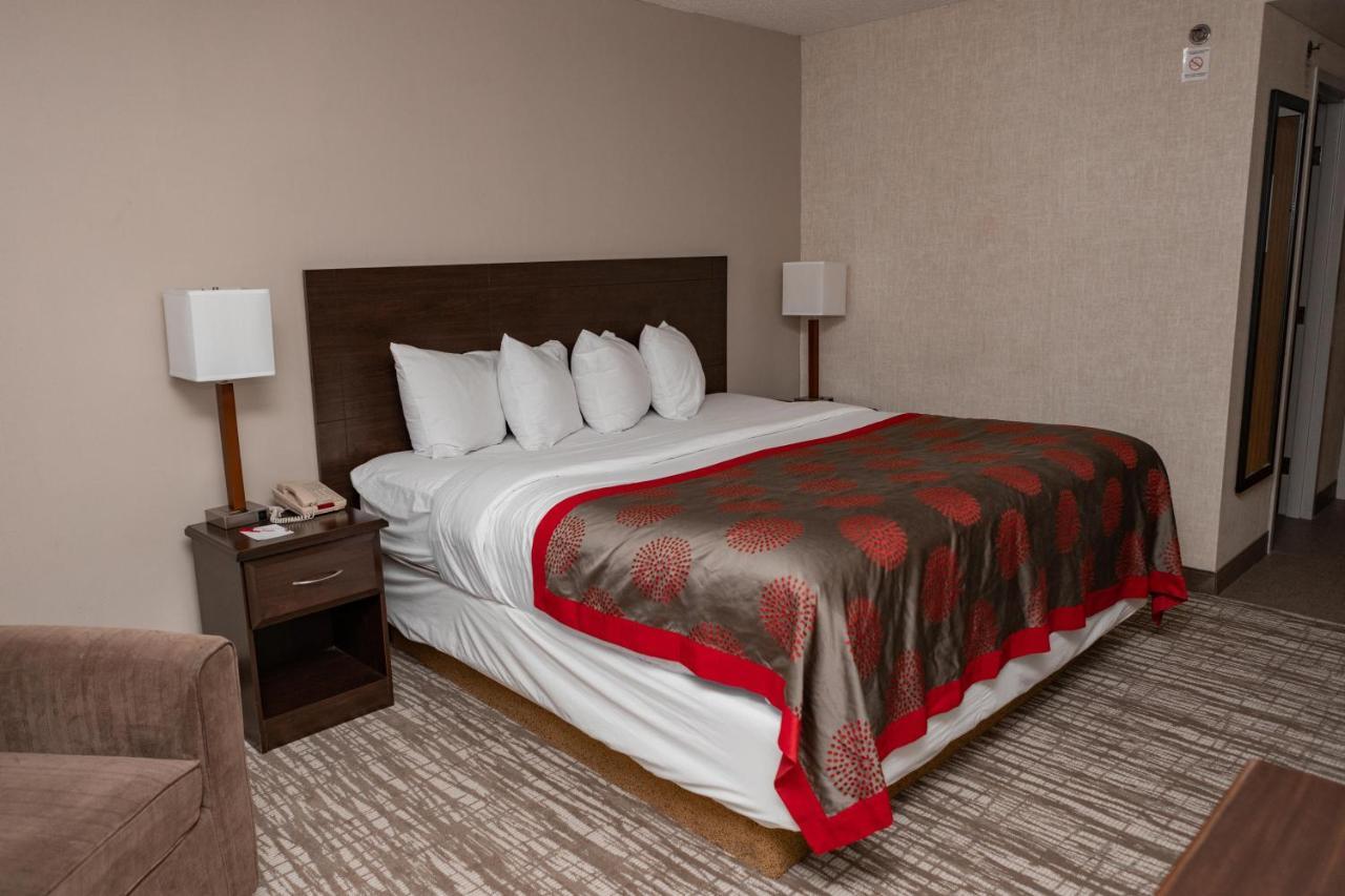 Ramada By Wyndham Cedar Rapids Otel Dış mekan fotoğraf