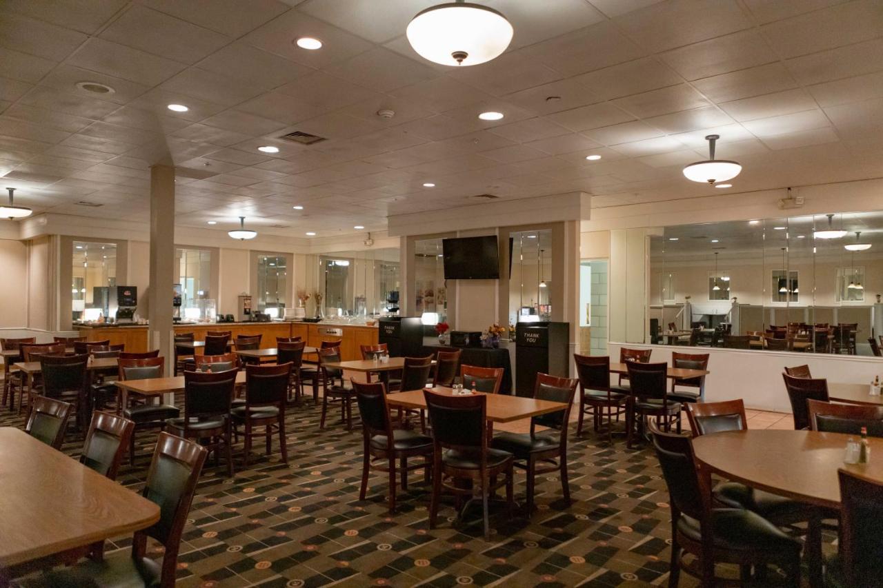 Ramada By Wyndham Cedar Rapids Otel Dış mekan fotoğraf