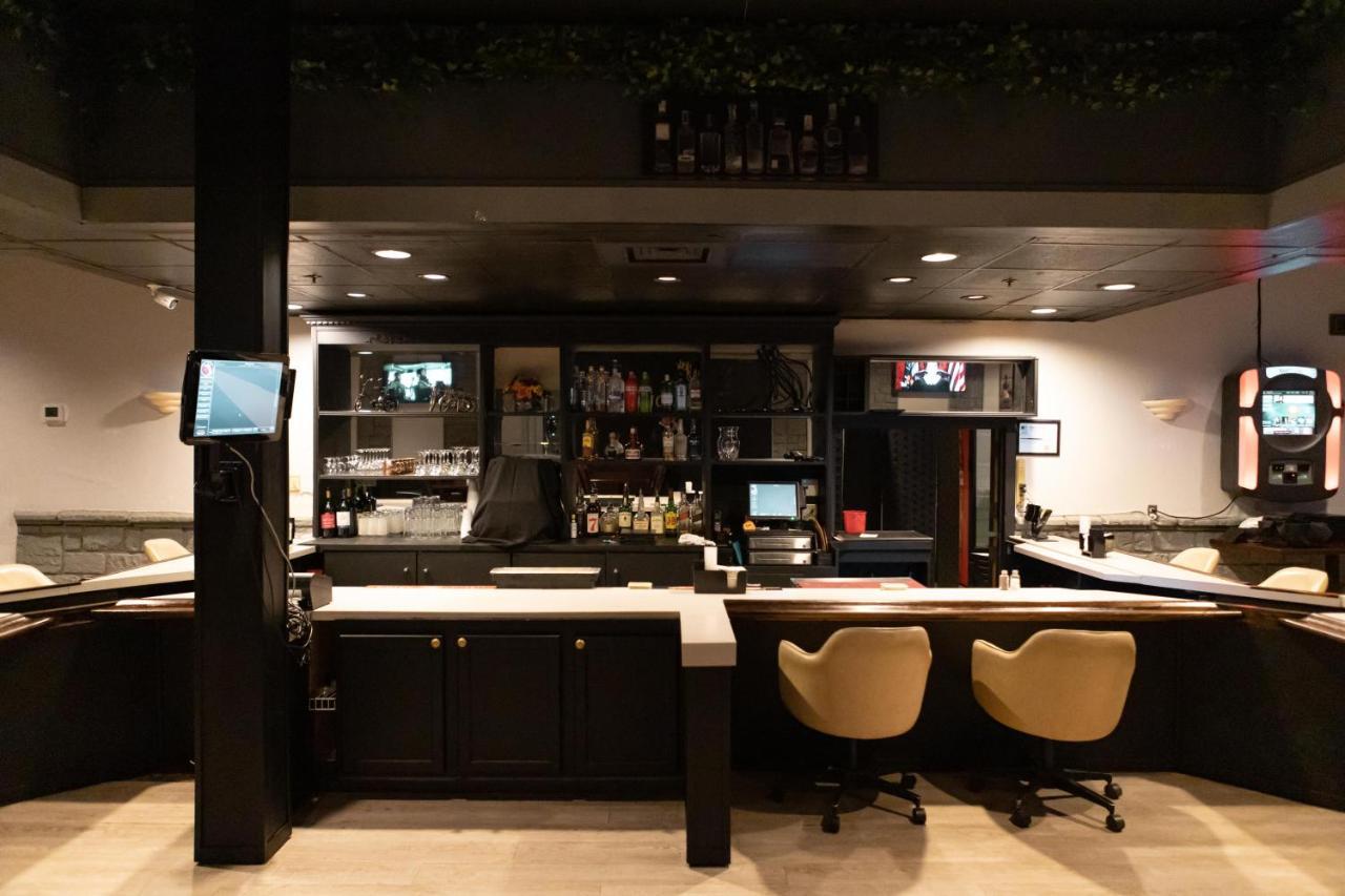 Ramada By Wyndham Cedar Rapids Otel Dış mekan fotoğraf