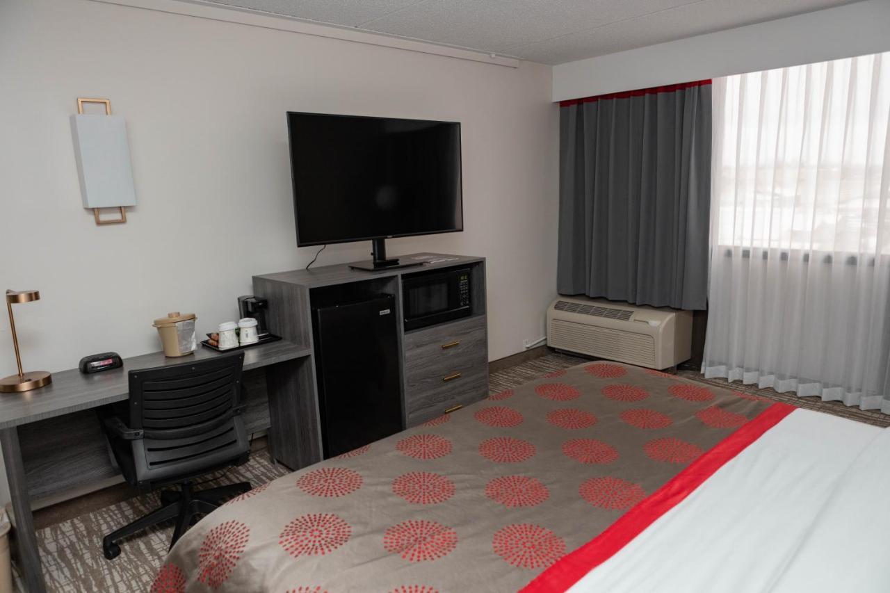 Ramada By Wyndham Cedar Rapids Otel Dış mekan fotoğraf