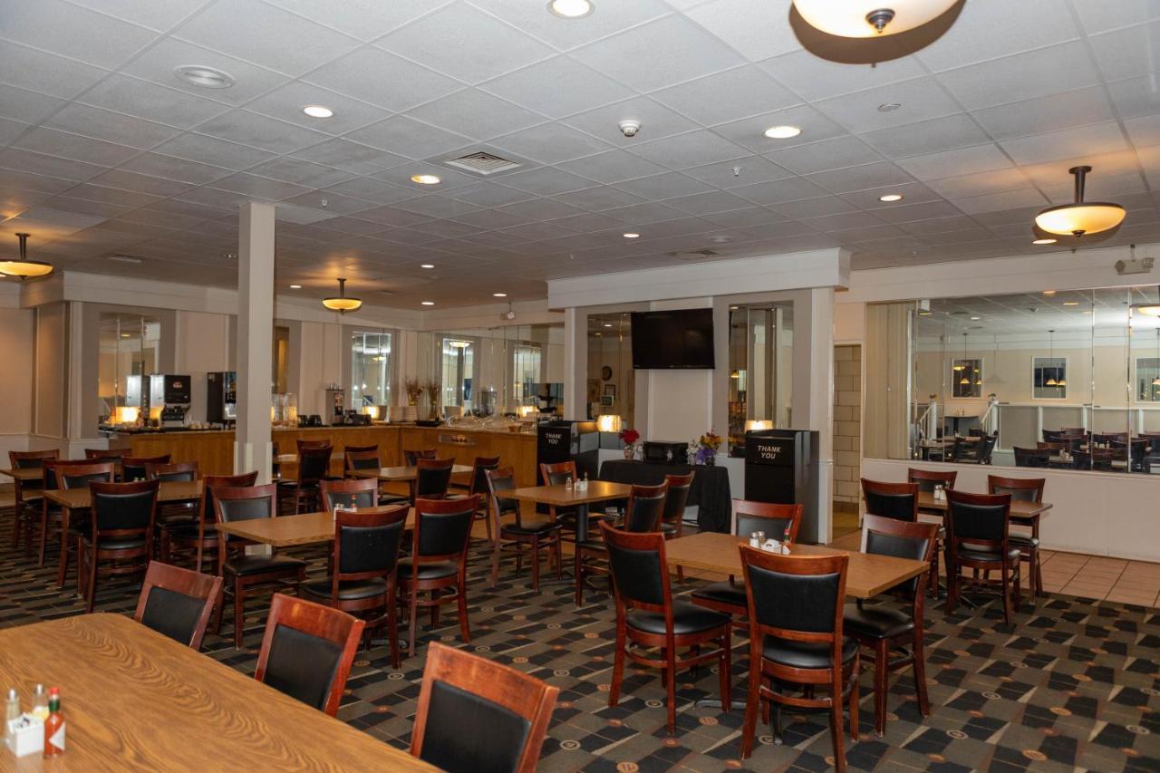 Ramada By Wyndham Cedar Rapids Otel Dış mekan fotoğraf