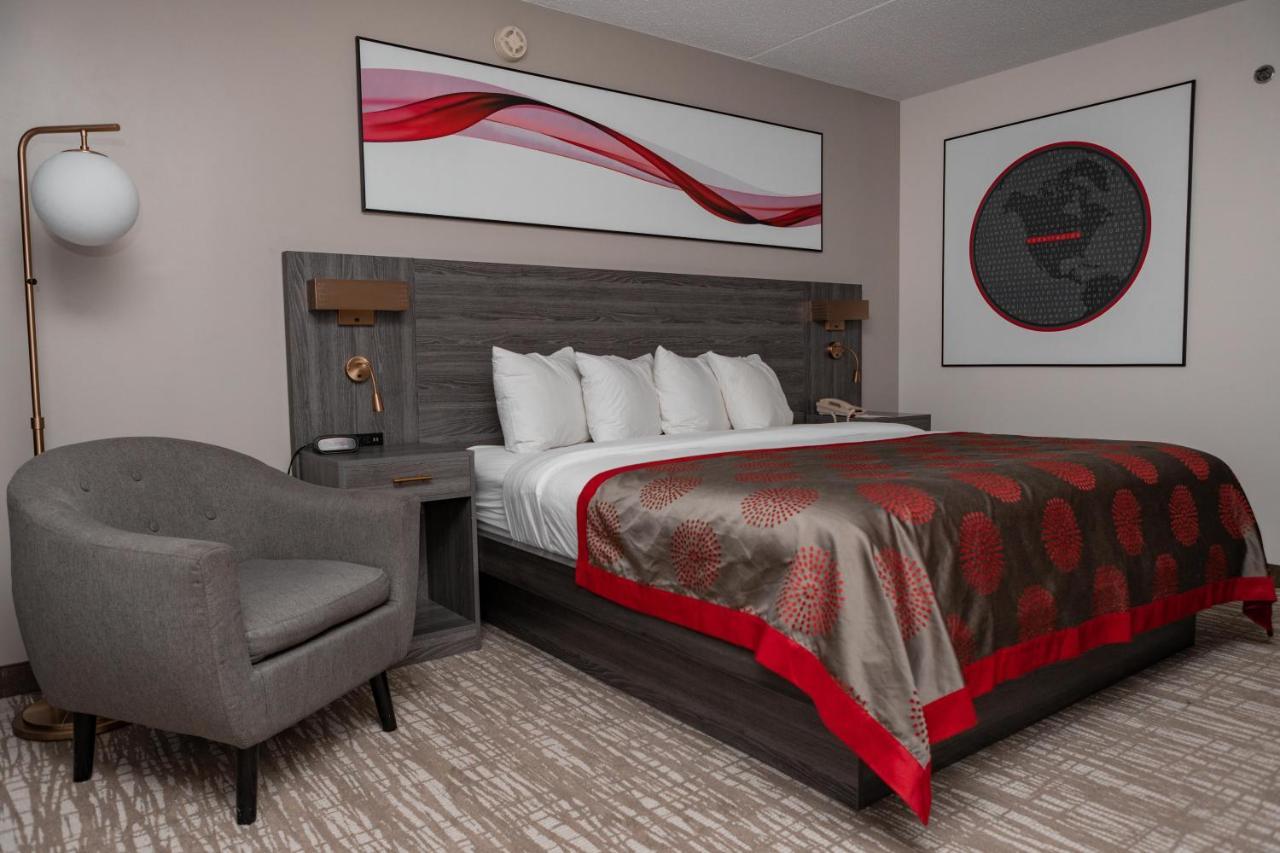 Ramada By Wyndham Cedar Rapids Otel Dış mekan fotoğraf