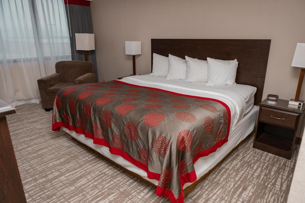 Ramada By Wyndham Cedar Rapids Otel Dış mekan fotoğraf