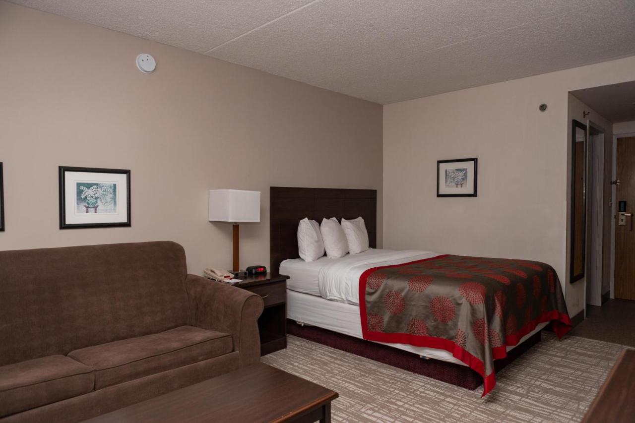 Ramada By Wyndham Cedar Rapids Otel Dış mekan fotoğraf