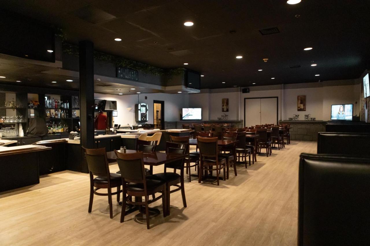 Ramada By Wyndham Cedar Rapids Otel Dış mekan fotoğraf