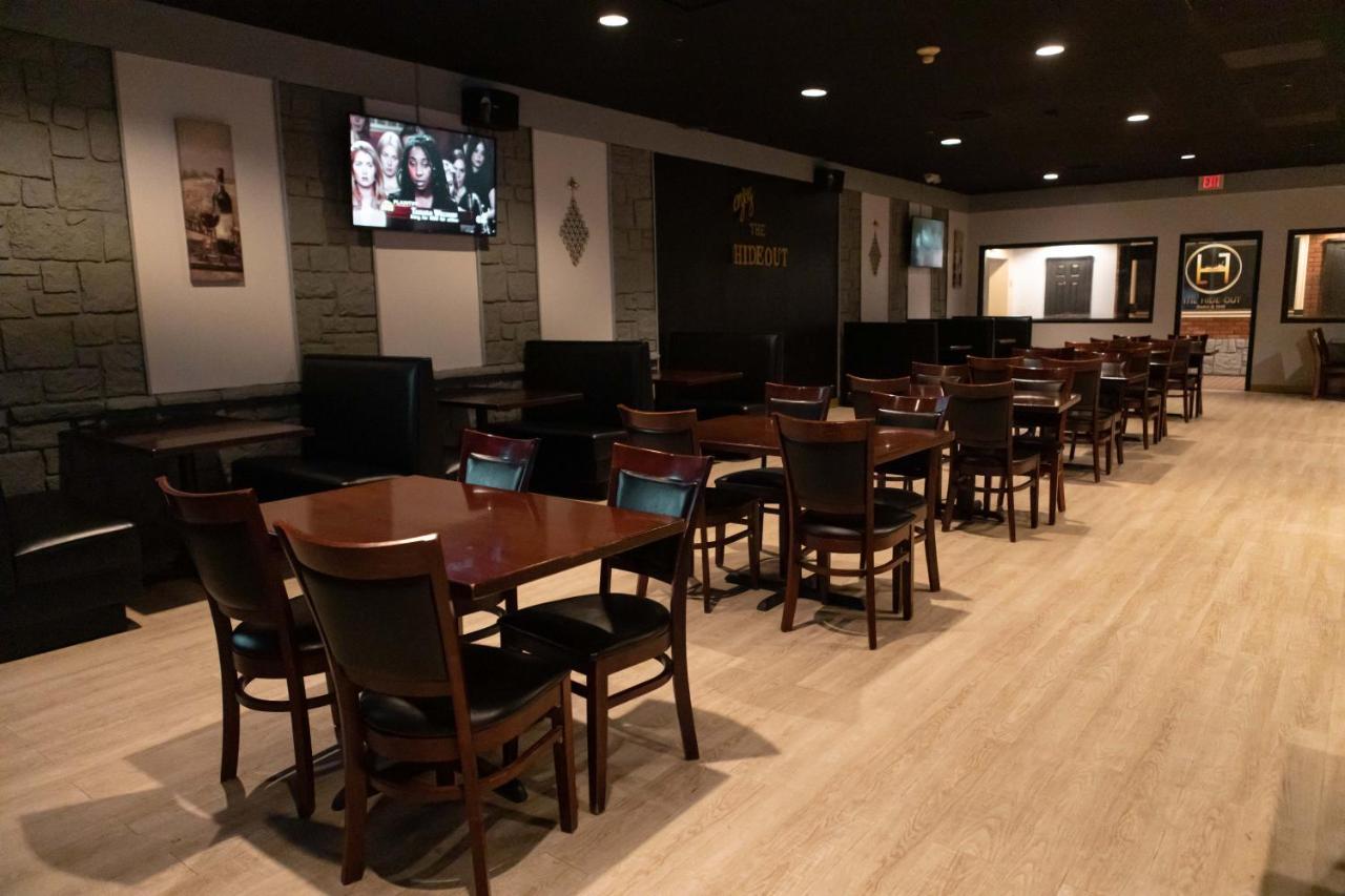 Ramada By Wyndham Cedar Rapids Otel Dış mekan fotoğraf