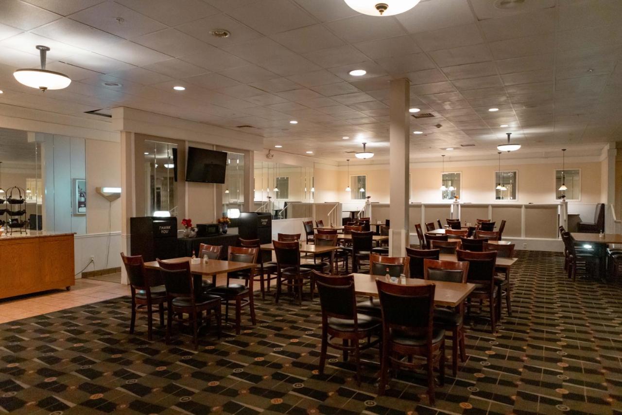 Ramada By Wyndham Cedar Rapids Otel Dış mekan fotoğraf