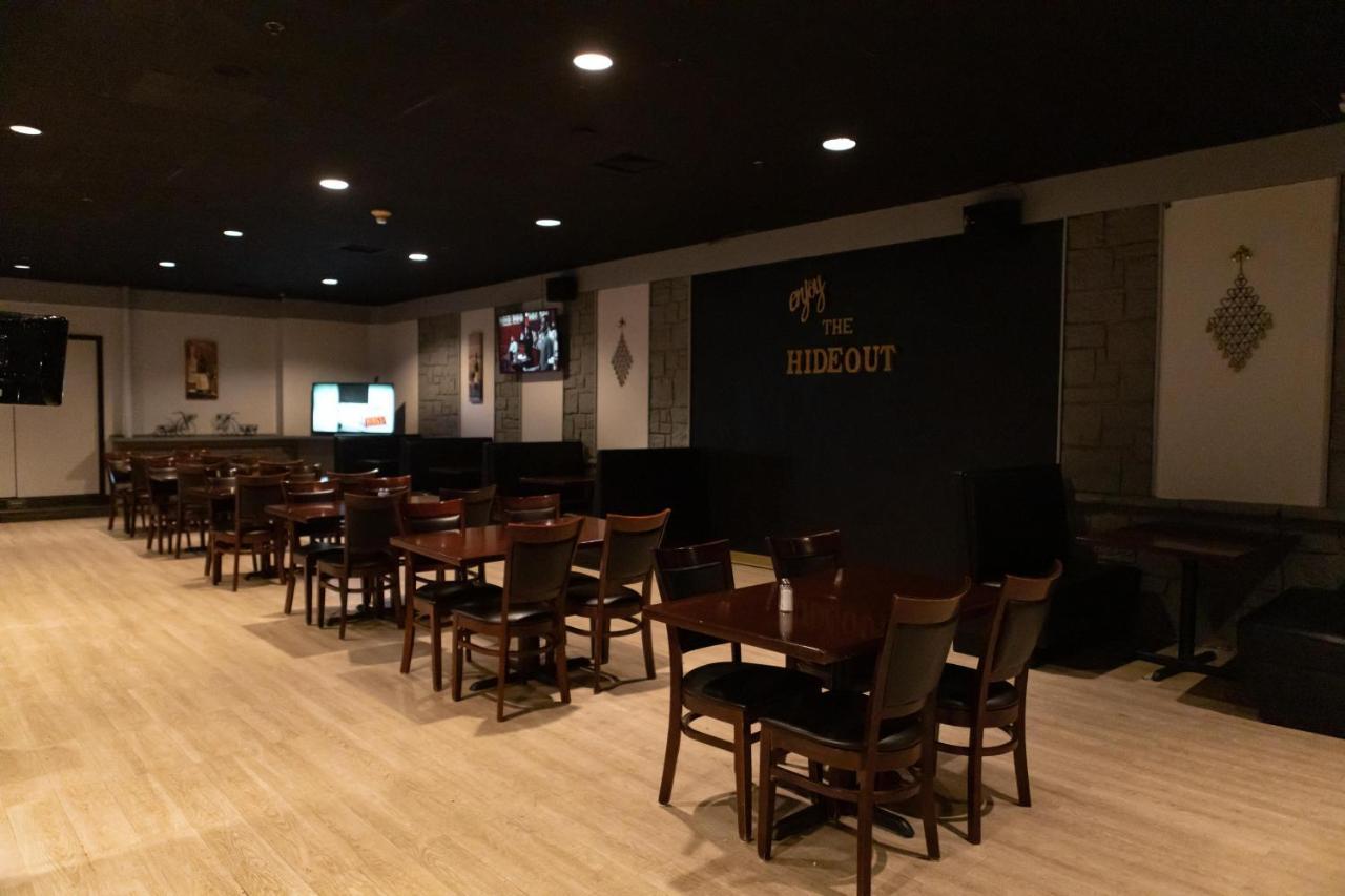 Ramada By Wyndham Cedar Rapids Otel Dış mekan fotoğraf