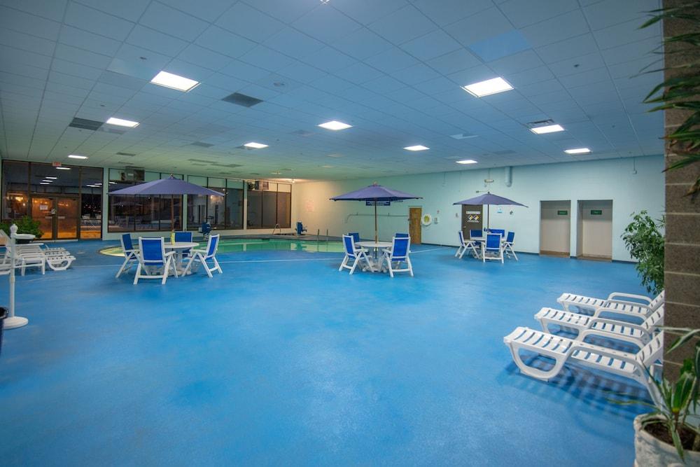 Ramada By Wyndham Cedar Rapids Otel Dış mekan fotoğraf