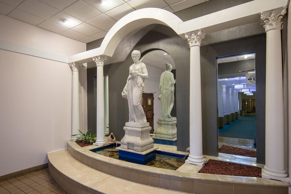 Ramada By Wyndham Cedar Rapids Otel Dış mekan fotoğraf