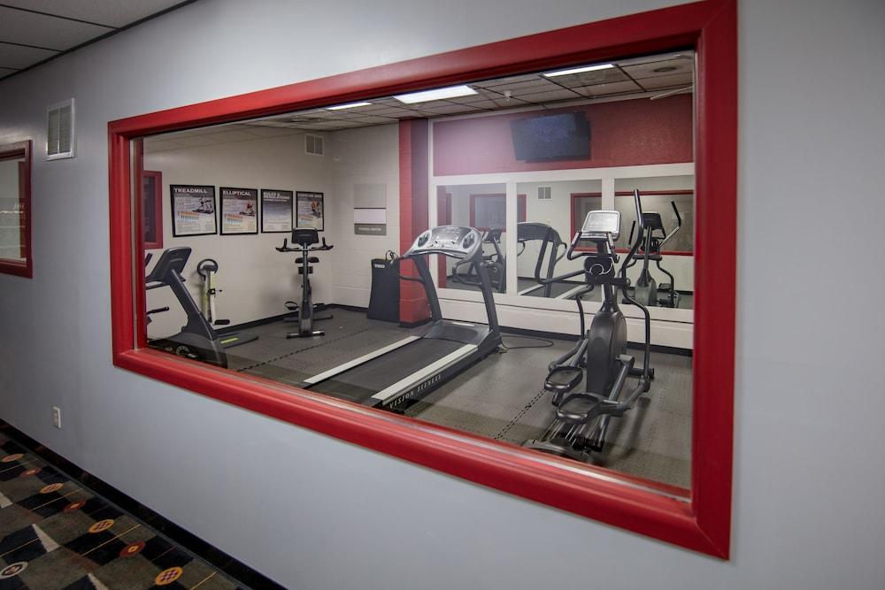 Ramada By Wyndham Cedar Rapids Otel Dış mekan fotoğraf