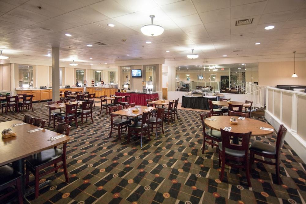Ramada By Wyndham Cedar Rapids Otel Dış mekan fotoğraf