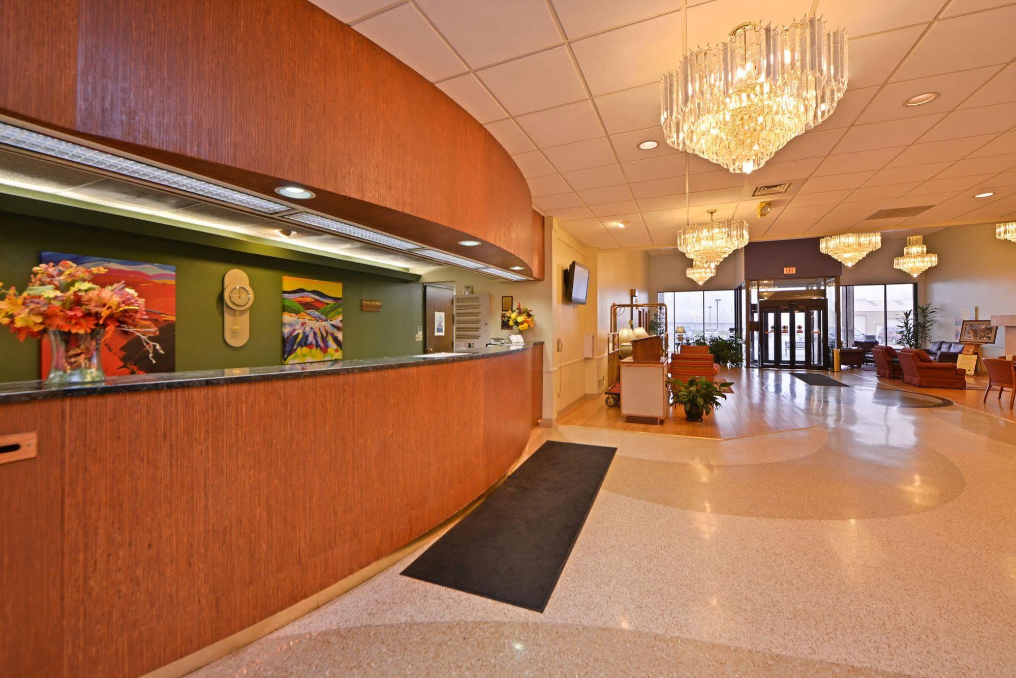 Ramada By Wyndham Cedar Rapids Otel Dış mekan fotoğraf